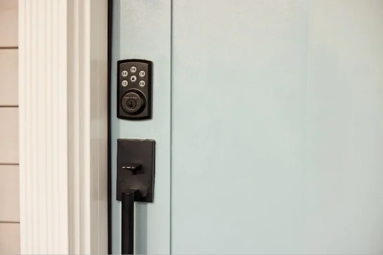 Keyless vs Fingerprint Smart Locks: Which is Best? Smart Locks